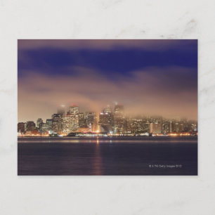 San Francisco skyline i dimma på natten. Vykort
