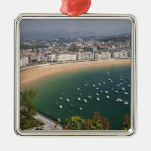 San Sebastian, Spanien. Den baskiska staden San Julgransprydnad Metall