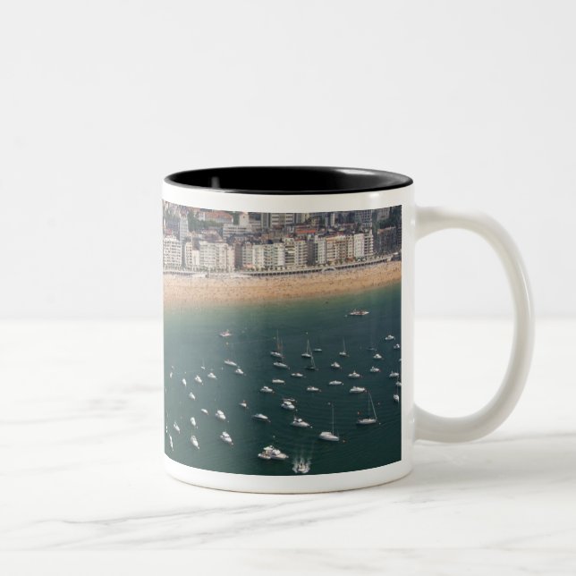 San Sebastian, Spanien. Den baskiska staden San Två-Tonad Mugg (Höger)