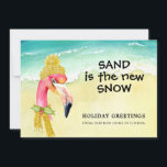 Sand är New Snö Flamingo Beach New Home Meddelande<br><div class="desc">Sand är New Snö Flamingo Beach Helgdag Announcement... En rosa flamingo klädd i en ylletshatt och scarf hälsar med följande budskap: "Sand är New Snö." Om du njuter av din första julsäsong som invånare i Florida, här är ett roligt sätt att kombinera din Julhälsningar och ditt nya adress meddelande.. på...</div>