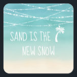 Sand är New Snö Ocean Beach #Florida Winter Fyrkantigt Klistermärke<br><div class="desc">Den här helgdag med varmt väder i roligt, som kommer från Florida, har naturligtvis en söt ikon i handflatan träd, vit kritformaterad typografi, och känslan "Sand är New Snö". Den är på ett vackert akvathav och en sandstrand med twinkling ljus. Det är perfekten som avslutar kontakt med dina tropiska helgdag...</div>