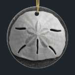Sand Dollar Seashell Beach Ornament Pendant<br><div class="desc">Sand-dollarssäsongen ligger på stranden kusten med varsam sidbelysning från solnedgången. Bilden är ett svart och vitt foto taget i Playa Grande,  Costa Rica på Stilla Kusten. Anpassa den här snäckan till prydnadsbeläggning med din egen text eller bilder genom att anpassa den för att göra en speciell årstidsgåva!</div>