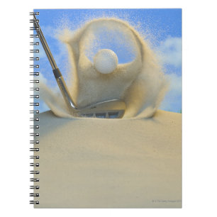 sand kilen som slår en golfboll ut ur en sand 2 anteckningsbok