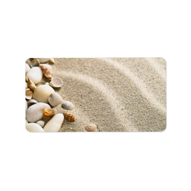 Sand med Snäckor och stenar. Persikosammansättning Adressetikett (Framsidan)