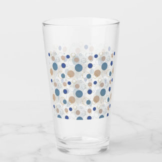 Sand och blå strandfärgade prickar glas