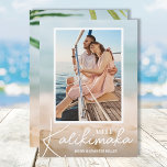 Sand och Sea Beach Photo Mele Kalikimaka Julkort<br><div class="desc">ditt favoritsemesterfoto eller varmväderfoto med vårt suddiga helgdag- och havskort med Mele Kalikimaka och namn i chicens vita text. Välj Projektionsyta för högsta pappra och HD-kvalitet för bästa utskriftskvalitet.</div>