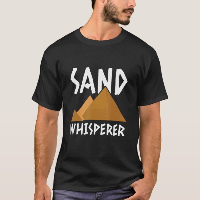 Sand Whisperer for a Egypten Archeolog T Shirt (Framsida)