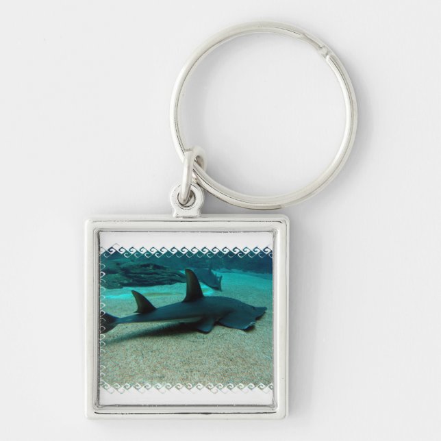 Sandhaj Keychain Fyrkantig Silverfärgad Nyckelring (Framsidan)