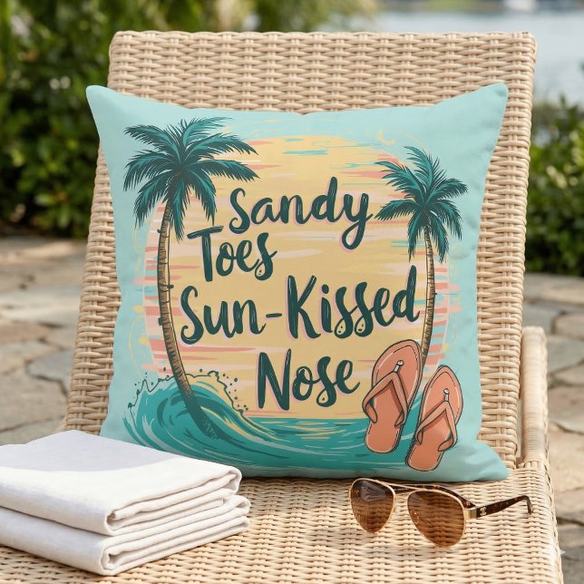 Sandiga tår Solkyssta näsor Strandestetik Kudde (Sandy Toes Sun-Kissed Nose Beach Aesthetic Throw Pillow Mockup A)