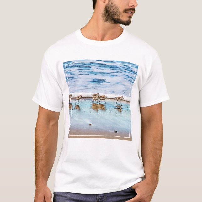 Sandpipers rinnande Along stranden Tee Shirt (Framsida)