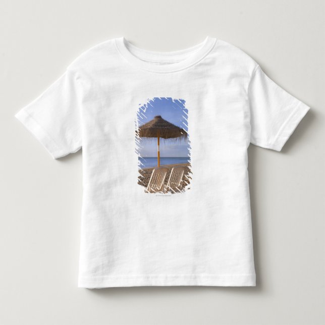 Sandstrandstolar med paraplyet tee shirt (Framsida)