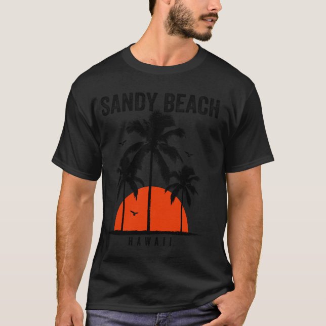 Sandy Beach Hawaii Surfing Surfboarding T Shirt (Framsida)