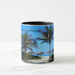 Sandy Beach with Handflatan Träd and An Ocean View Mugg