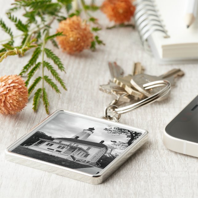 Sandy Hook fyr Fyrkantig Silverfärgad Nyckelring (Sidan)