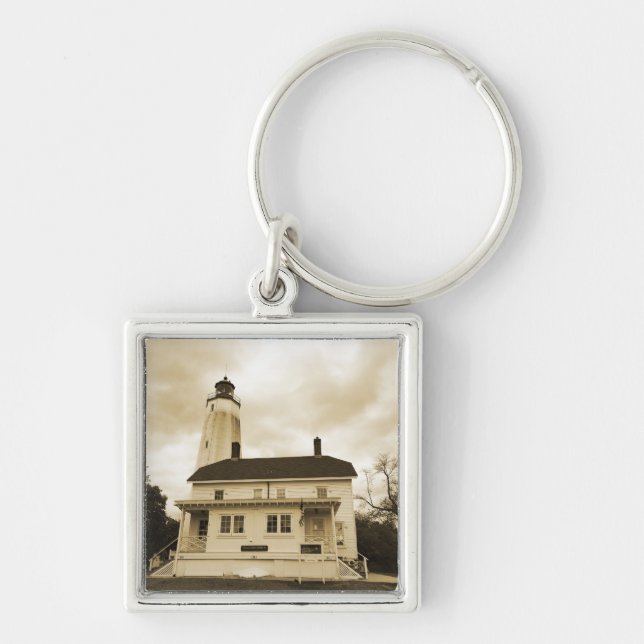 Sandy Krok Lighthouse Fyrkantig Silverfärgad Nyckelring (Framsidan)