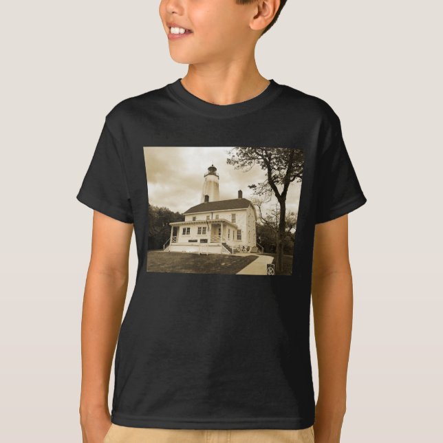 Sandy Krok Lighthouse T Shirt (Framsida)