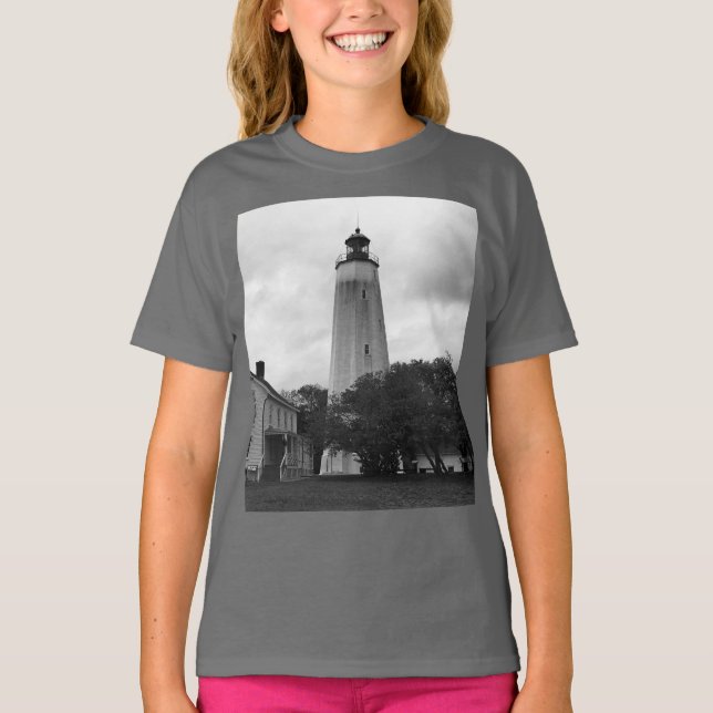 Sandy Krok Lighthouse T Shirt (Framsida)