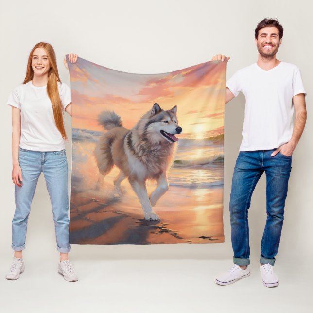 Sandy Paws Alaskan Malamute Hund på Strand Solnedg Fleecefilt (På plats)