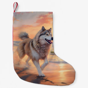 Sandy Paws Alaskan Malamute Hund på Strand Solnedg Liten Julstrumpa
