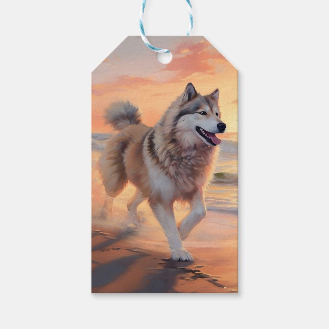 Sandy Paws Alaskan Malamute Hund på Strand Solnedg Presentetikett (Framsidan)