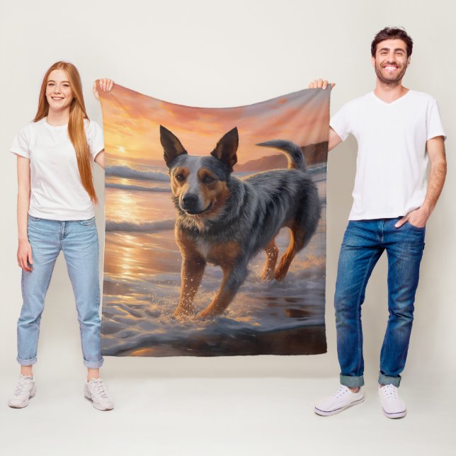 Sandy Paws Australian Cattle Dog på strand vid sol Fleecefilt (På plats)