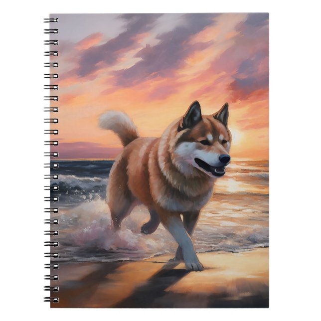 Sandy Tassar Akita Hund on Beach Sunset Anteckningsbok (Framsidan)