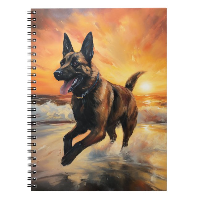 Sandy Tassar Belgium Malinois Hund on Beach Sunset Anteckningsbok (Framsidan)