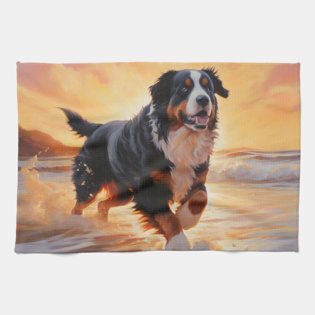 Sandy Tassar Bernese Mountain Hund on Beach Sunset Kökshandduk (Horisontell)