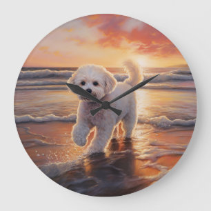 Sandy Tassar Bichon Frise Hund on Beach Sunset Stor Klocka