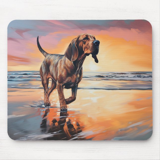 Sandy Tassar Bloodhound Hund on Beach Sunset Musmatta (Framsidan)
