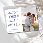Sandy Toes Photo Beach Wedding Spara datumet Meddelande Vykort<br><div class="desc">Vänner och familj i inbjudan för att reservera din bröllopsdag med fotodesignen "Sandy toes & Salty Kisses",  spara datumkortet. Anpassa med fotot på framsidan och lägg till information på baksidan av kortet.</div>