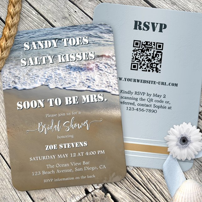 Sandy Toes Salty Kisses Möhippa Inbjudningar (Salty kisses elegant beach bridal shower invitation featuring waves flowing on a sandy shore.)