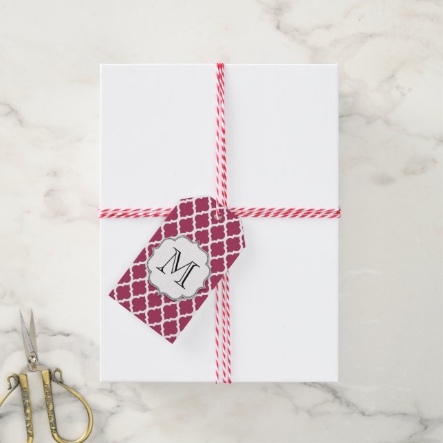 Sangria Moroccan Tile med Anpassade Monogram Presentetikett (Med Snöre)