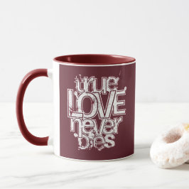 Sann kärlek dör aldrig romantisk typografi mugg