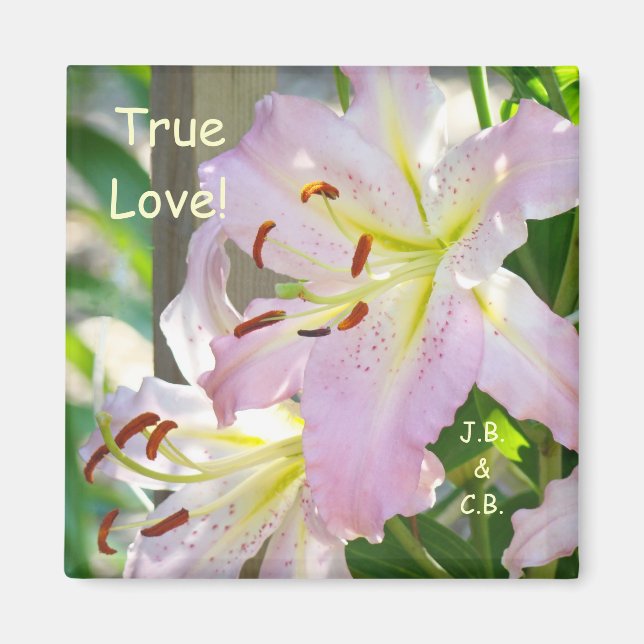 Sann kärlek! Magnetnamn Initialer Rosa liljor Blom Magnet (Framsidan)