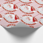 Santa Ansikte Circles Red Rand-Gift Wrapping Pappe Presentpapper<br><div class="desc">Santa Ansikte Circles-Santa's sport är rödtomat och guld glitter-glasögon. Röd och guld cirkulerar och lyder: Ho Ho Ho,  God jul! Bakgrunden är rött och vitt streck. Den här tomtvippningen är tillgänglig med färg med en viss bakgrund. Det är också tillgängligt som en allover-tomten utan den cirklade texten.</div>