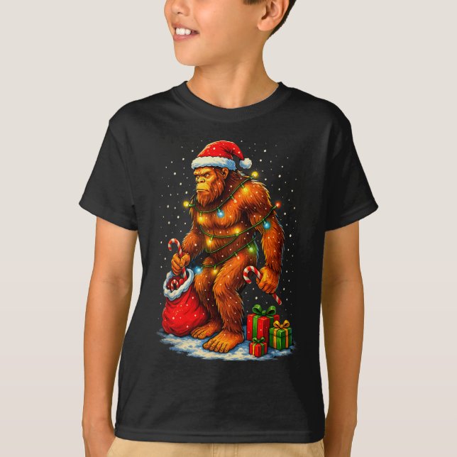 Santa Bigfoot Christmas Lights Funny Sasquatch  T Shirt (Framsida)