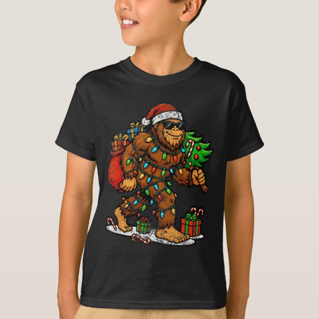 Santa Bigfoot Christmas Tree Xmas Lights Funny Sas T Shirt (Framsida)