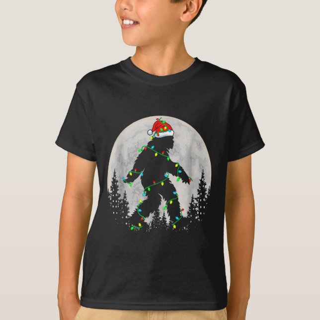Santa Bigfoot Christmas Tree Xmas Lights Funny Sas T Shirt (Framsida)