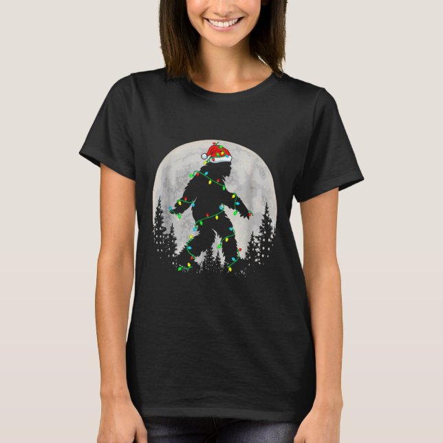 Santa Bigfoot Christmas Tree Xmas Lights Funny Sas T Shirt (Framsida)