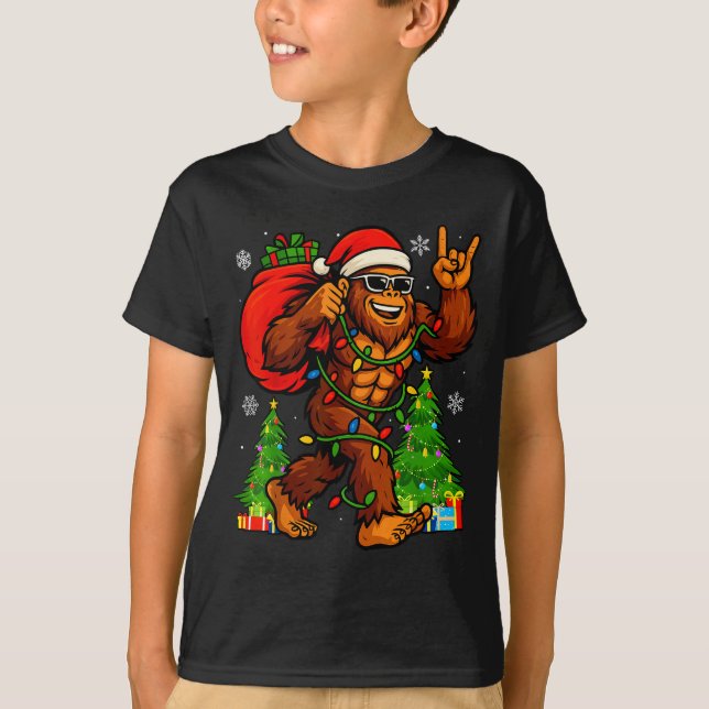 Santa Bigfoot Christmas Tree Xmas Lights Funny Sas T Shirt (Framsida)