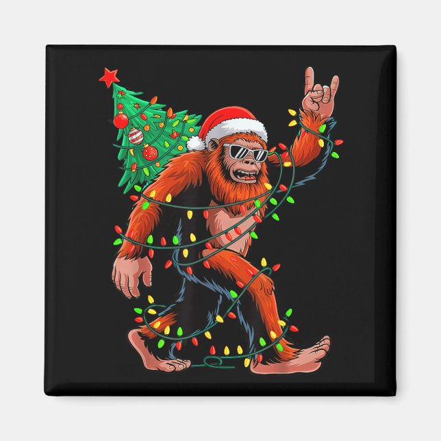 Santa Bigfoot Christmas Tree Xmas Lights Sasquatch Magnet (Framsidan)
