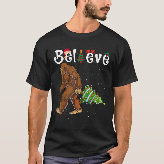 Santa BIGFOOT Jul Ljus Sten Funny Sasquatc T Shirt (Framsida)