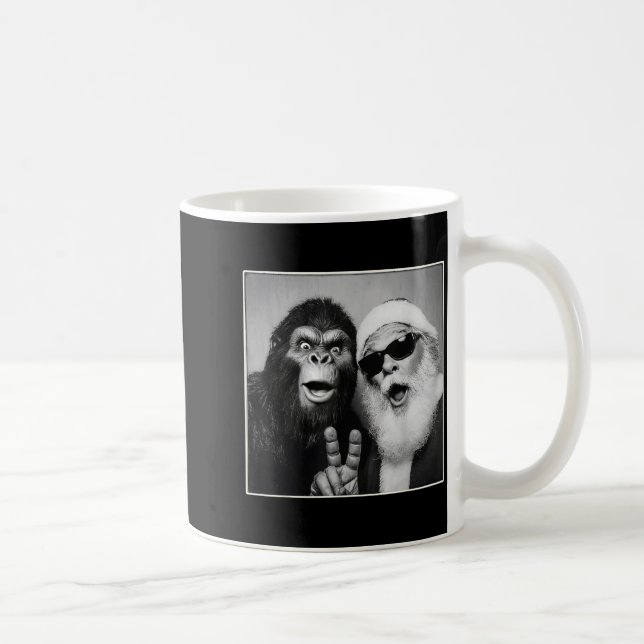 Santa Claus Selfie Bigfoot Christmas Funny Sasquat Kaffemugg (Höger)