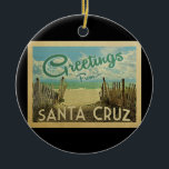 Santa Cruz Beach Vintage resor Julgransprydnad Keramik<br><div class="desc">I Hälsning från Santa Cruz-vintagens vykort finns en sandstrand med vackra turkoshavet vatten och över havet,  ett blå himmel med giftiga vita moln. I vintage resor stil.</div>