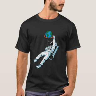 Santa Hat Astronaut Dunking Earth Basketball Rolig T Shirt