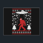 Santa hat Bigfoot Alien Ufo Sasquatch Vykort<br><div class="desc">Den här Bigfoot Ugly-julsötaren har en sasquatch med julhatt och utomjordingar som landar i skogen. Tro på Jultomten,  Bigfoot,  Yeti,  Sasquatch,  Ufos,  Utomjordingar.</div>