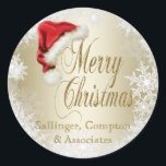Santa Hat och Snowflake-julstämmare Runt Klistermärke<br><div class="desc">Julklistermärken med roligt röd julhatt och snöflingor med söt guld God jul skript på en vacker guld-bakgrund. De här julklistermärkena för tomat och snöflingor är lätta att anpassa genom att helt enkelt lägga till dina detaljer i det typsnitt som du föredrar i stil. Du kan också ta bort God jul...</div>