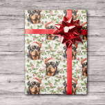 Santa Hat Rottweiler Hund jul Holly Presentpapper<br><div class="desc">En porträtt av en vacker Rottweiler-Hund med röd och vit Jultomten som är utmärkande i mönster på denna Helgdag som omsluter sig pappert. Porträtt placeras i bakgrunden av grönt löv och röda bär. Firar jul på Rottweilervägen!</div>