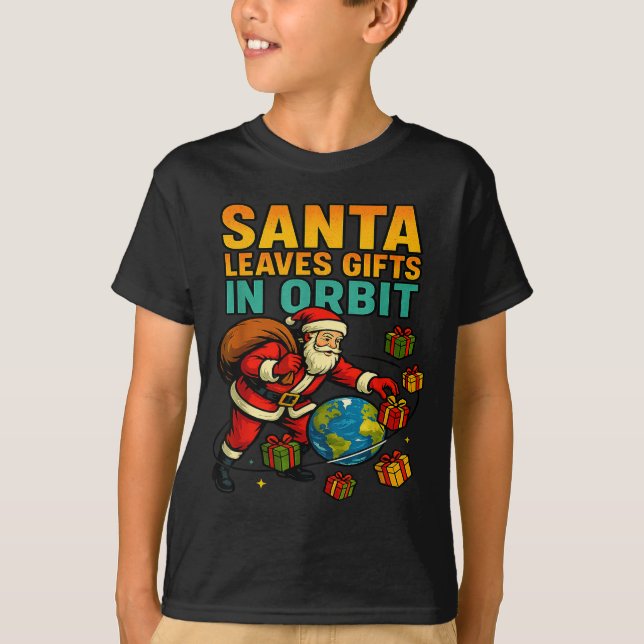 Santa Leaves In Orbit Funny Xmas Space  T Shirt (Framsida)